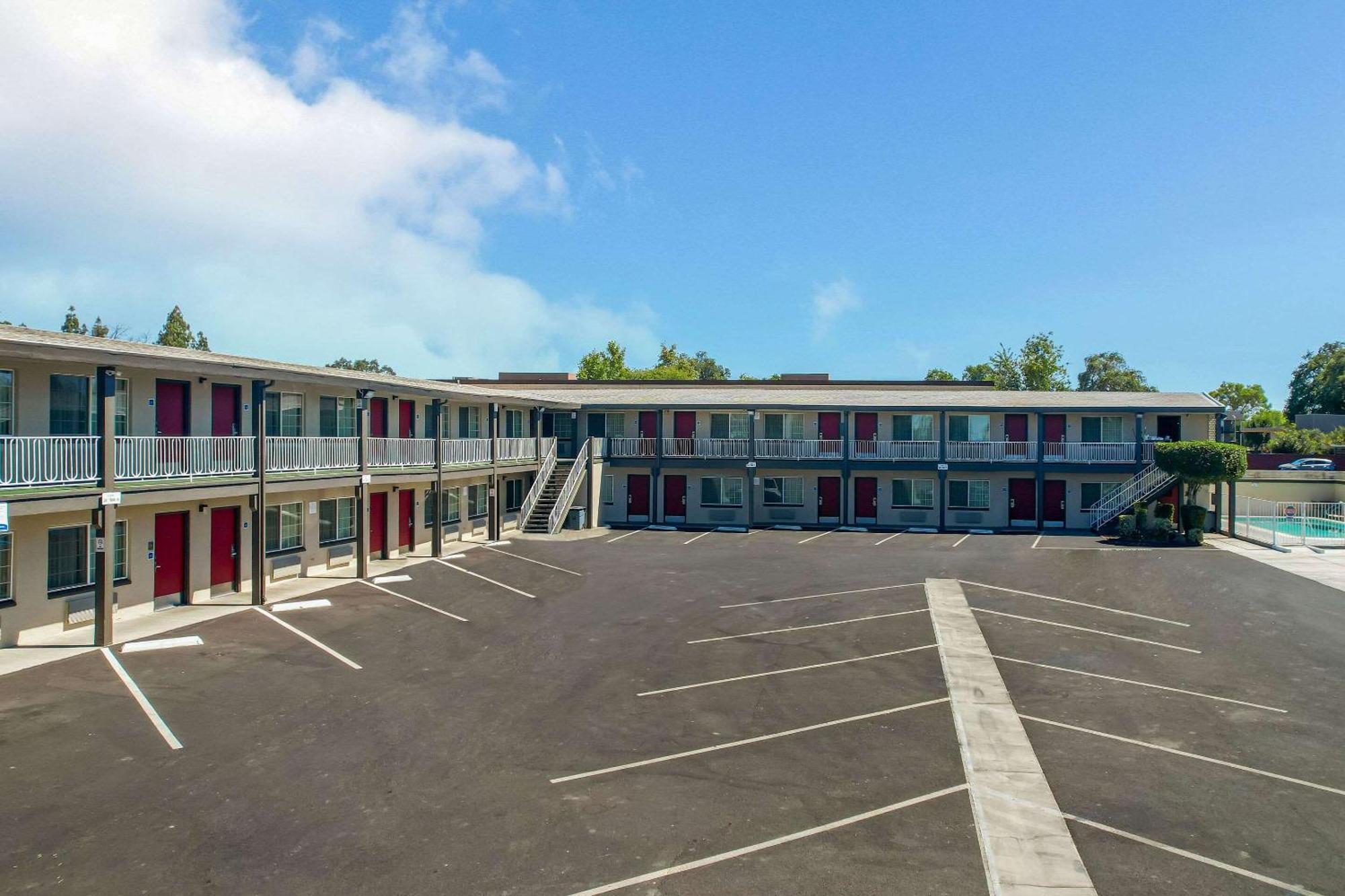 Econo Lodge Woodland Near I-5 Kültér fotó